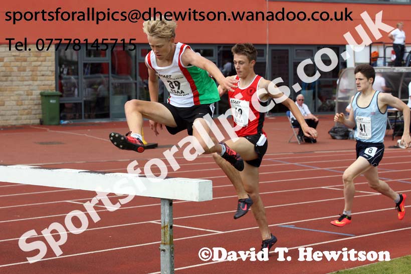 Inter boys 1500 metres steeplechase, 2015 English Schools, Gateshead. Photo: David T. Hewitson/Sports for All Pics